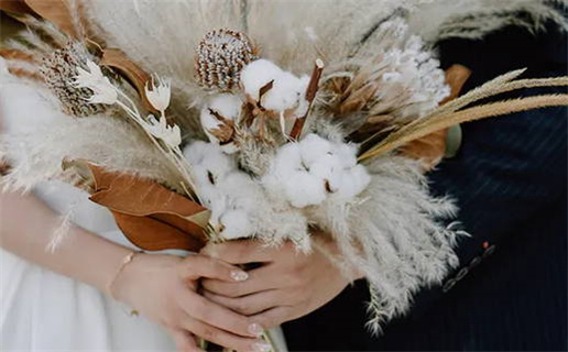 闺蜜是巨蟹座吗男生_闺蜜是巨蟹座吗男生会喜欢吗