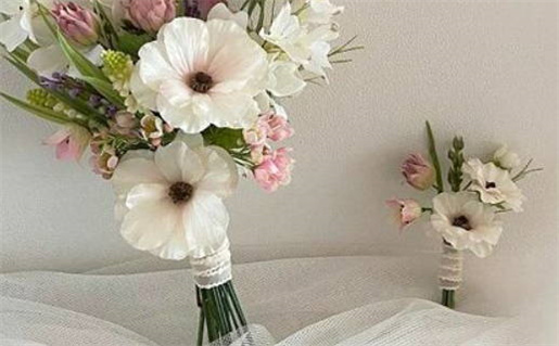 八字三两二女命财运(八字三两二女命财运如何)