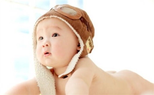 何姓清新自然的男宝宝名字大全（精选35个）